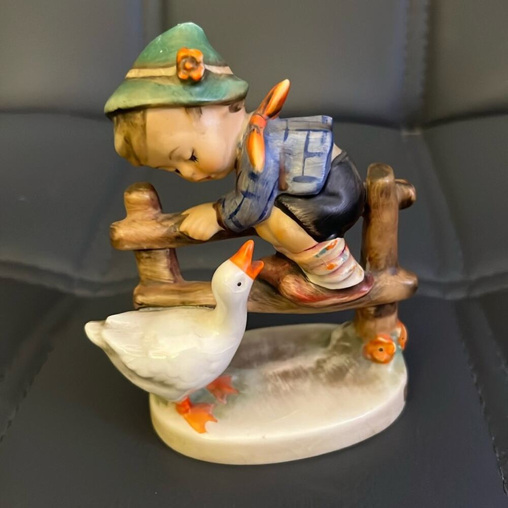 “Retreat to safety” Goebel W. Germany Hummel‎ figurine 1948 #201 2/0